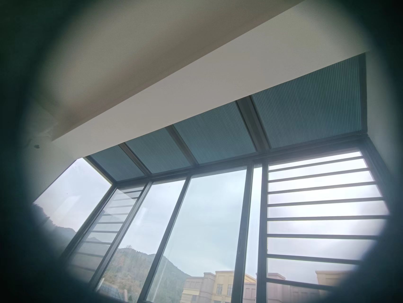 安装电动蜂巢帘，阳光房不热咯